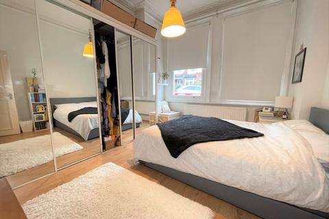 1 bedroom apartment to rent, Romberg Road, Tooting Bec, SW17 8UA