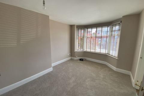 3 bedroom semi-detached house to rent, Burnside Avenue, Salford