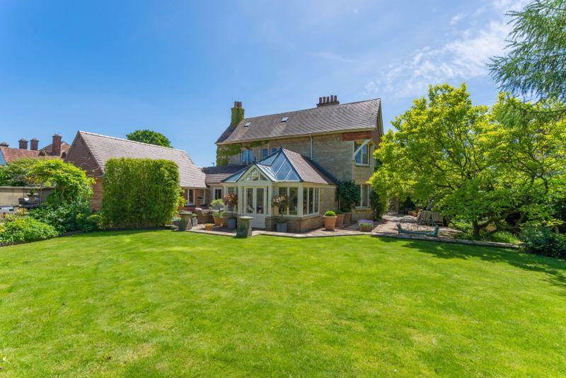 WOODSTOCK ROAD, Witney OX28 1EA 6 bed detached house £1,350,000