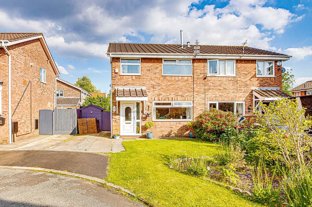 Larchwood Close, Sale, Cheshire, M33 3 bed semidetached house £350,000