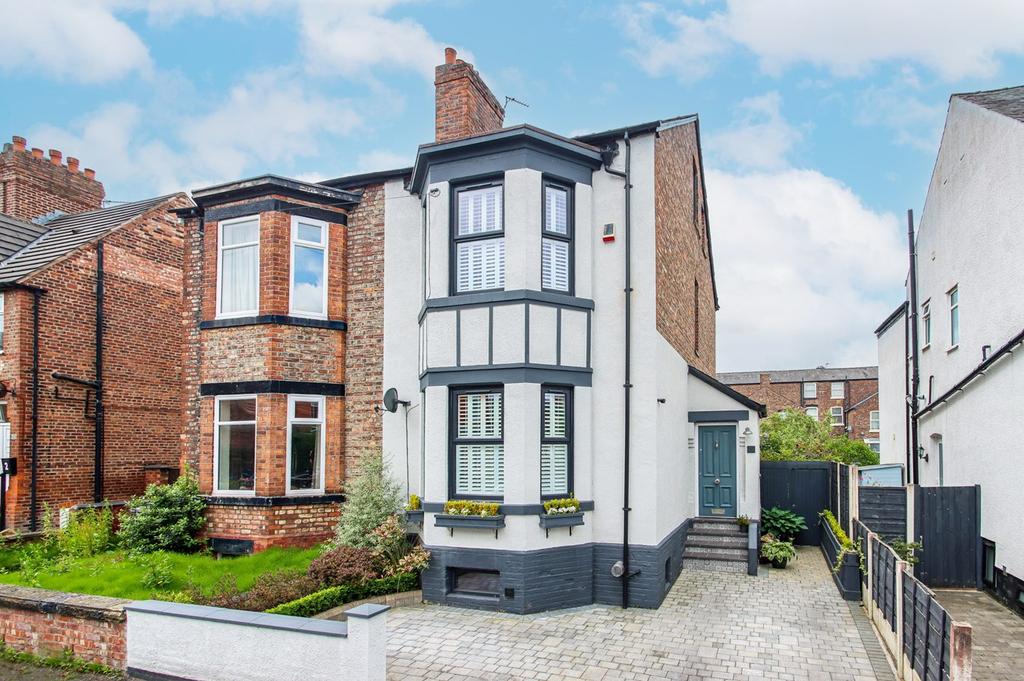 Roseneath Road, Urmston, Manchester, M41 3 bed semidetached house £