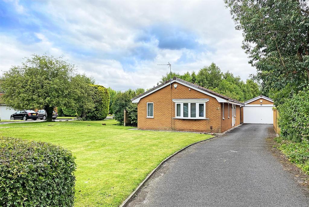 Buckingham Way, Timperley 3 bed detached bungalow for sale £650,000