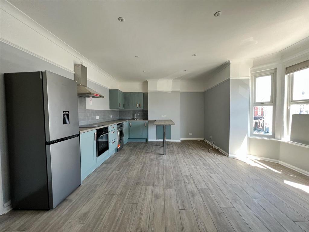 Oriel Road, Portsmouth 2 bed flat £1,000 pcm (£231 pw)