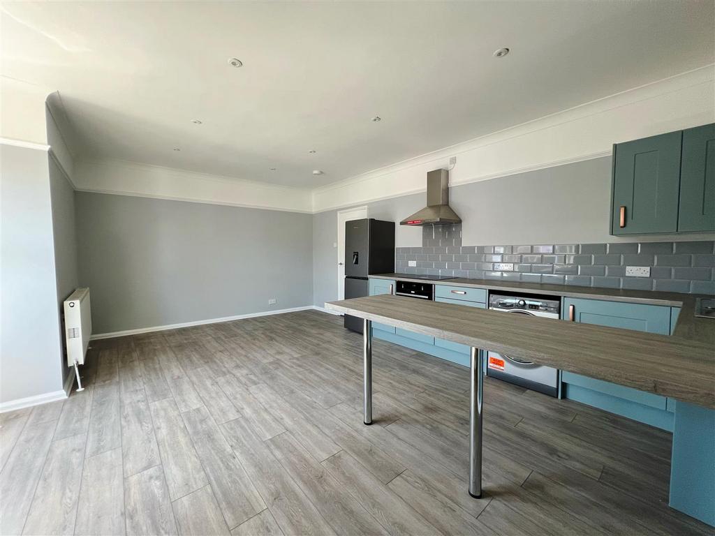 Oriel Road, Portsmouth 2 bed flat £1,000 pcm (£231 pw)