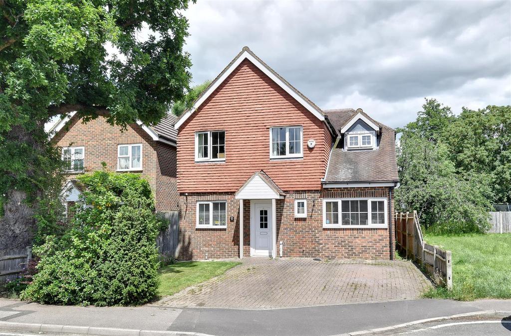 Oak Lane, Headcorn 4 bed detached house £595,000