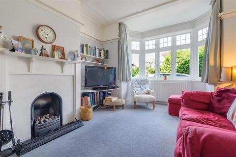 4 Chumleigh Walk, Surbiton, KT5 8BW