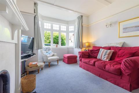 4 Chumleigh Walk, Surbiton, KT5 8BW