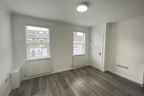 2 bedroom flat to rent, Earlsmead Road, Kensal Green