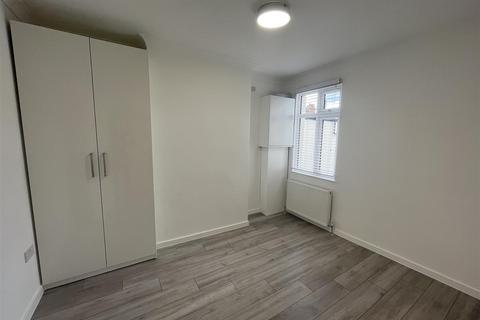 2 bedroom flat to rent, Earlsmead Road, Kensal Green