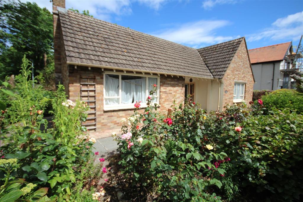 Abergele Road, Old Colwyn 2 bed detached bungalow for sale £195,000
