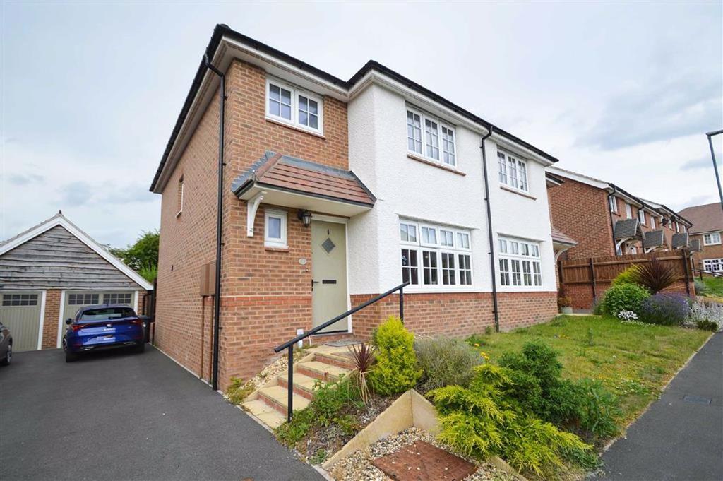 Juniper Road, Ellesmere Road, Shrewsbury, Shropshire 3 bed semi