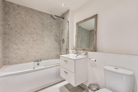 209 Cutforth Way, Romsey, SO51 0BG