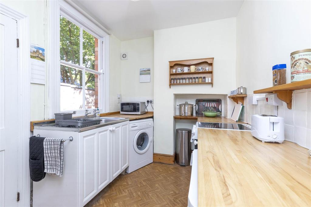 Fitted kitchen