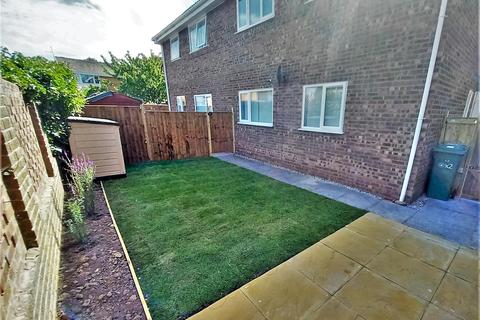 8 Ffordd Elan, Rhyl, LL18 4HQ