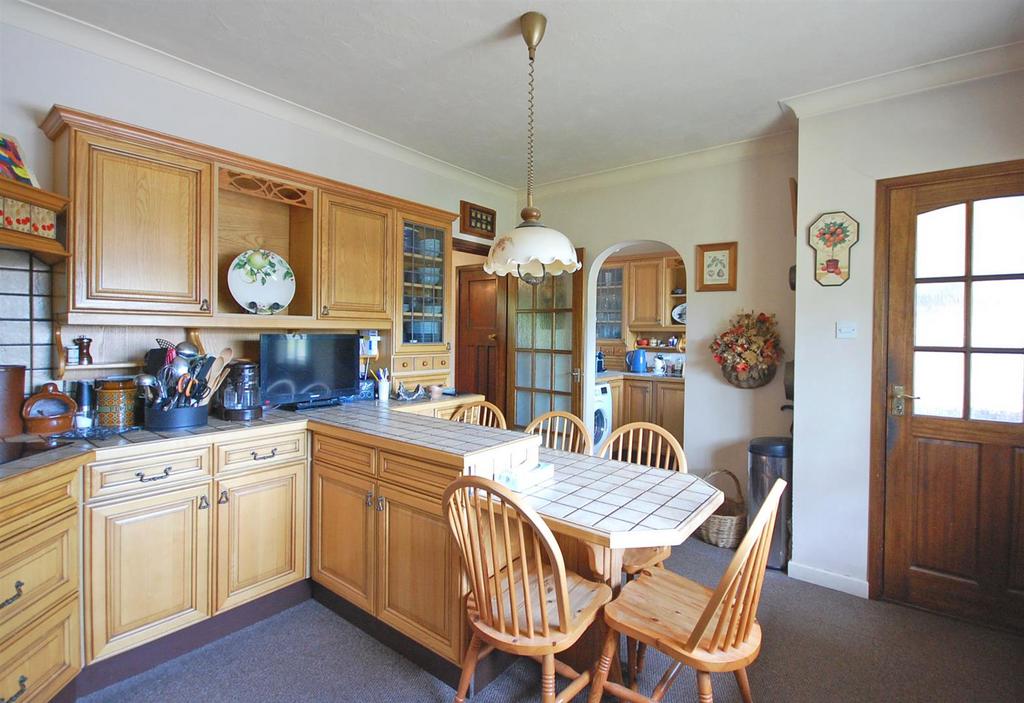 Kitchen e.jpg