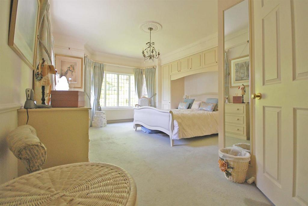 Master Bedroom b.jpg