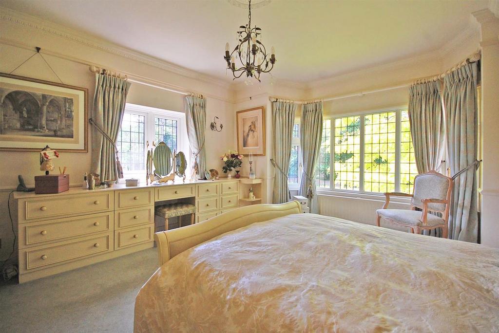 Master Bedroom e.jpg