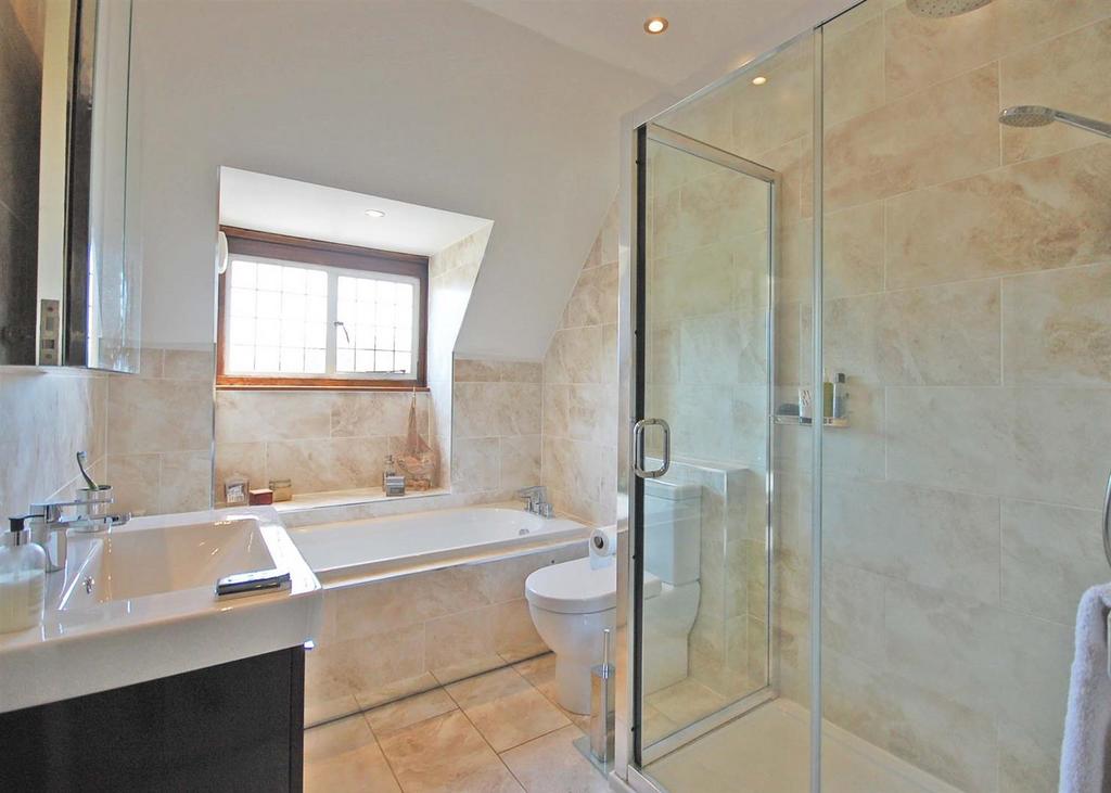 Main Bathroom.jpg