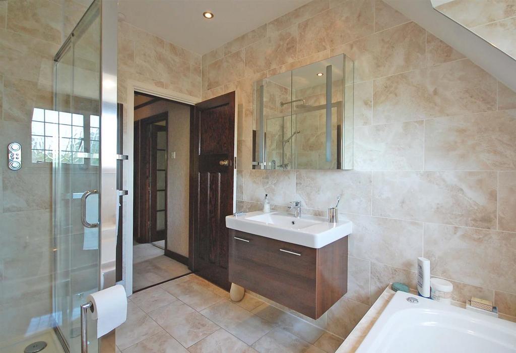 Main Bathroom c.jpg