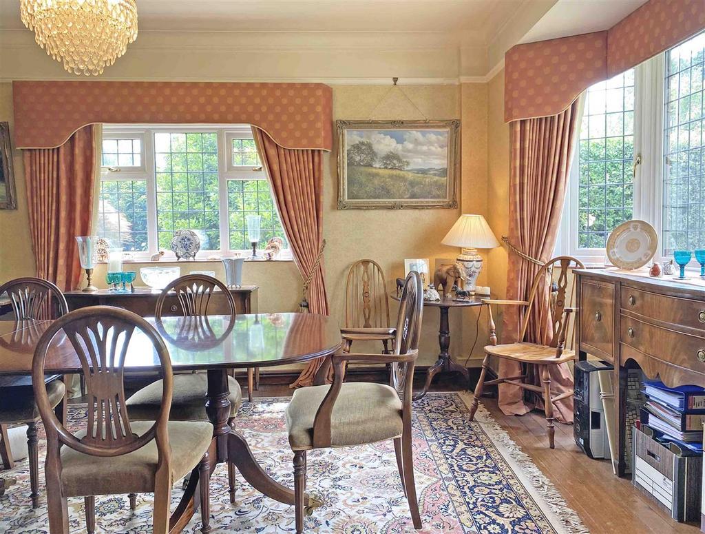 Dining Room b.jpg