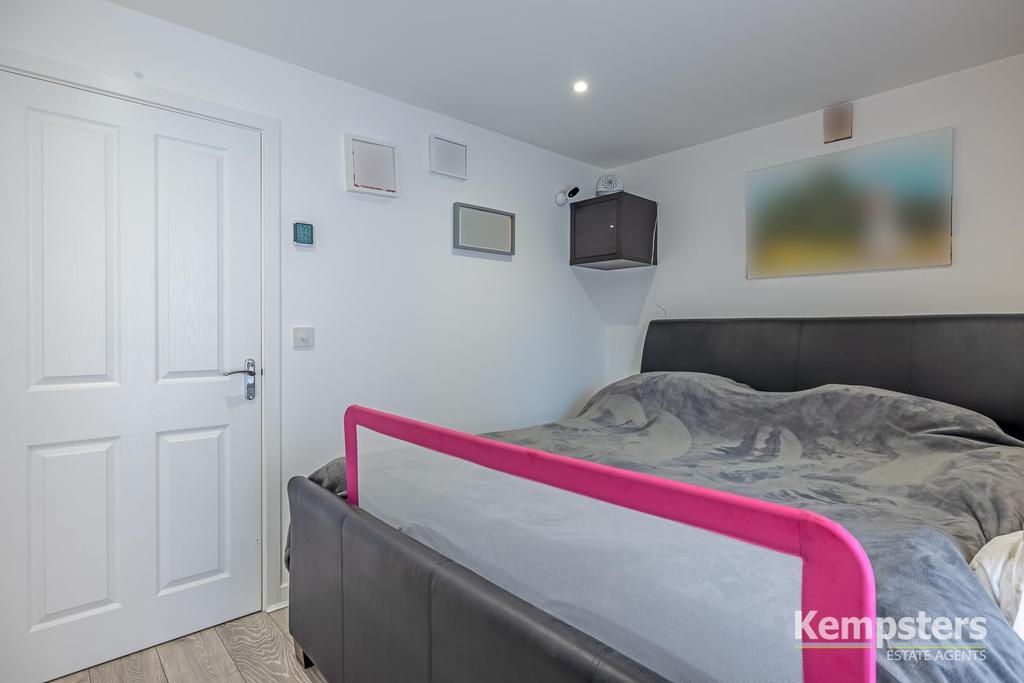 Bedroom 2nd.jpg