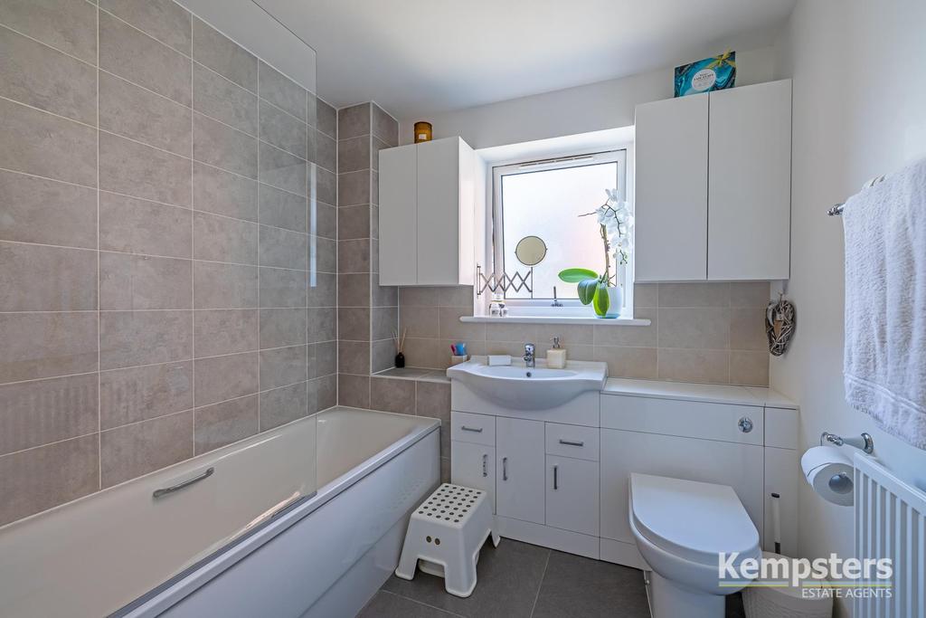 Bathroom 2nd.jpg
