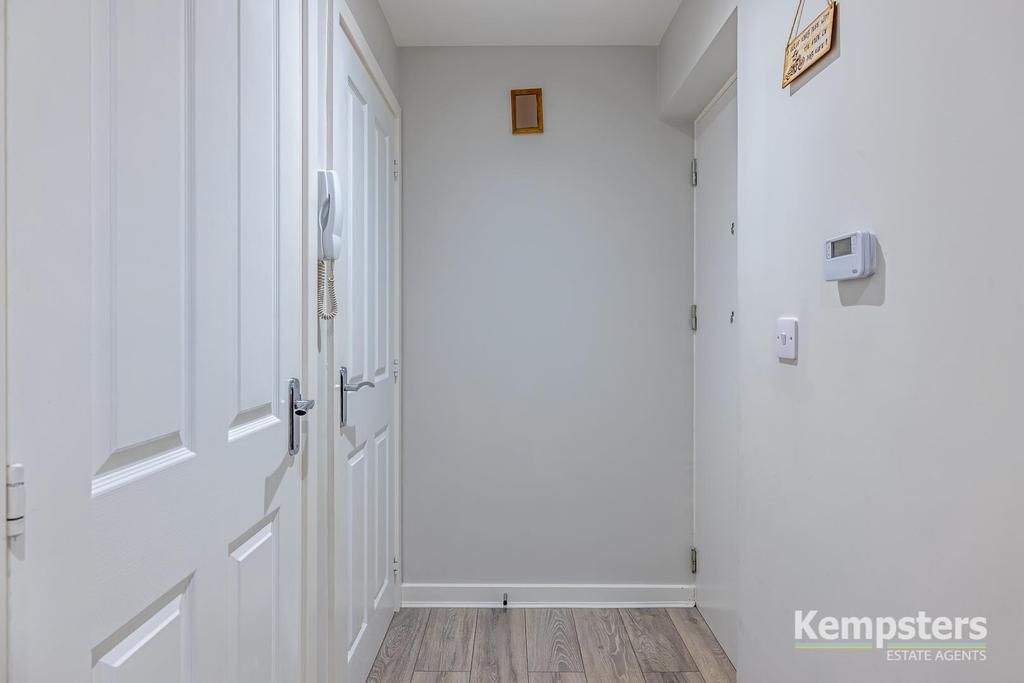 Hallway 2.jpg