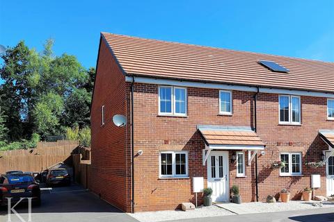 3 bedroom end of terrace house for sale - Parker Drive, Buntingford