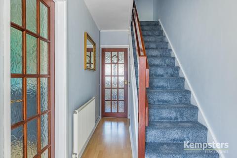 41 Bramleys, Stanford-le-hope, SS17 8AG