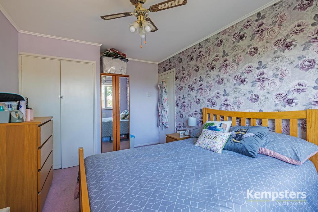 Bedroom 1 3rd.jpg