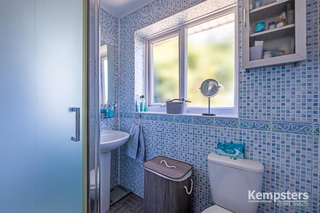 Bathroom 1.jpg