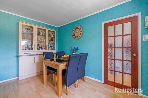 41 Bramleys, Stanford-le-hope, SS17 8AG