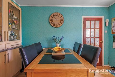 41 Bramleys, Stanford-le-hope, SS17 8AG