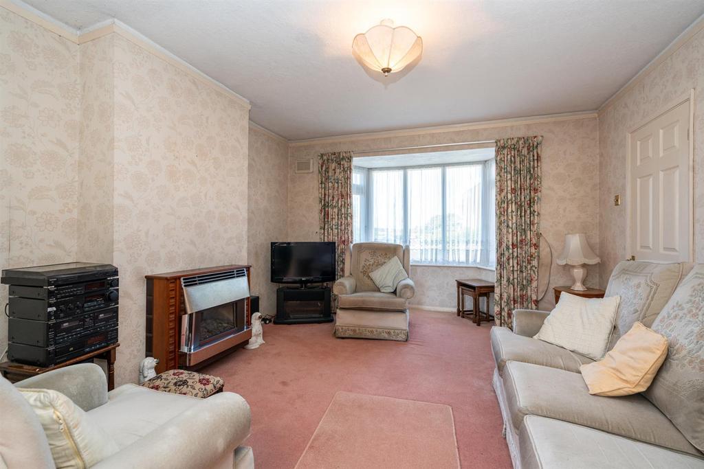 Great Elms Road, Hemel Hempstead, Hertfordshire, HP3 9TY 3 bed end of