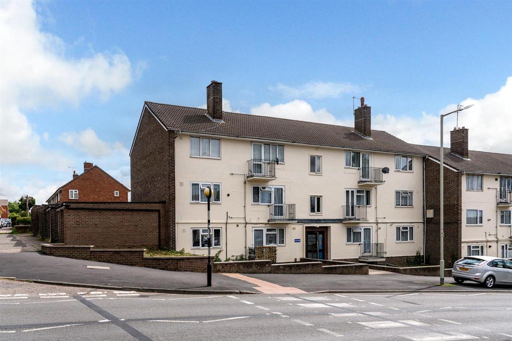 End Road, Hemel Hempstead. Hertfordshire, HP3 8DZ 2 bed flat