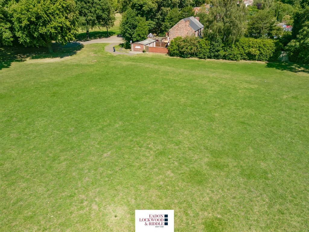 Clifton Grove, Rotherham 3 bed semidetached house £160,000