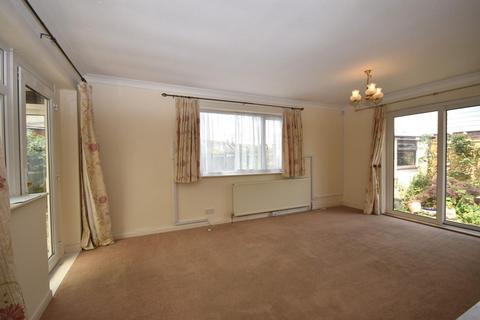 2 bedroom detached bungalow for sale - Orchard Road, Seaview, PO34 5JE