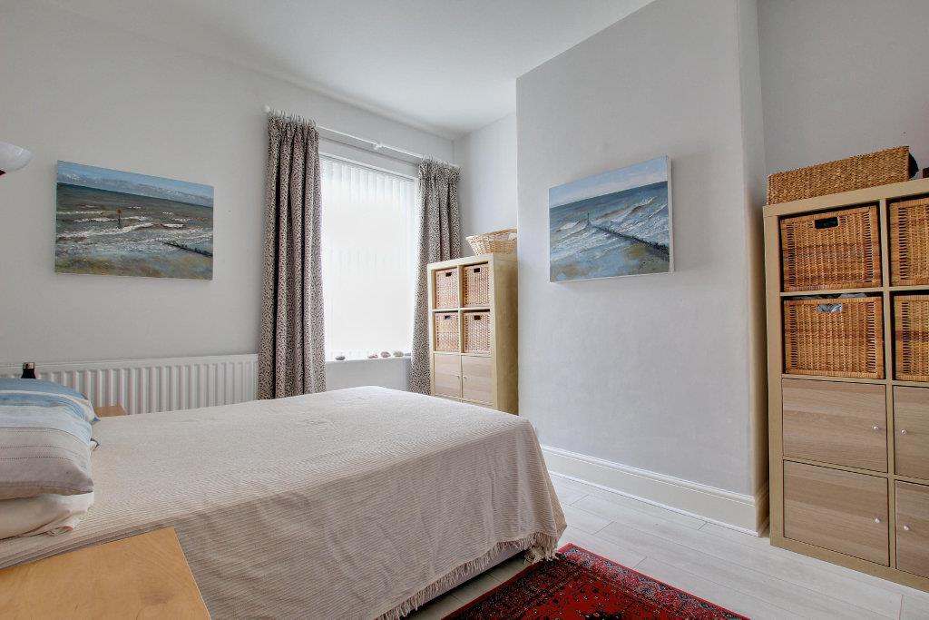 Bedroom 2 (rear)