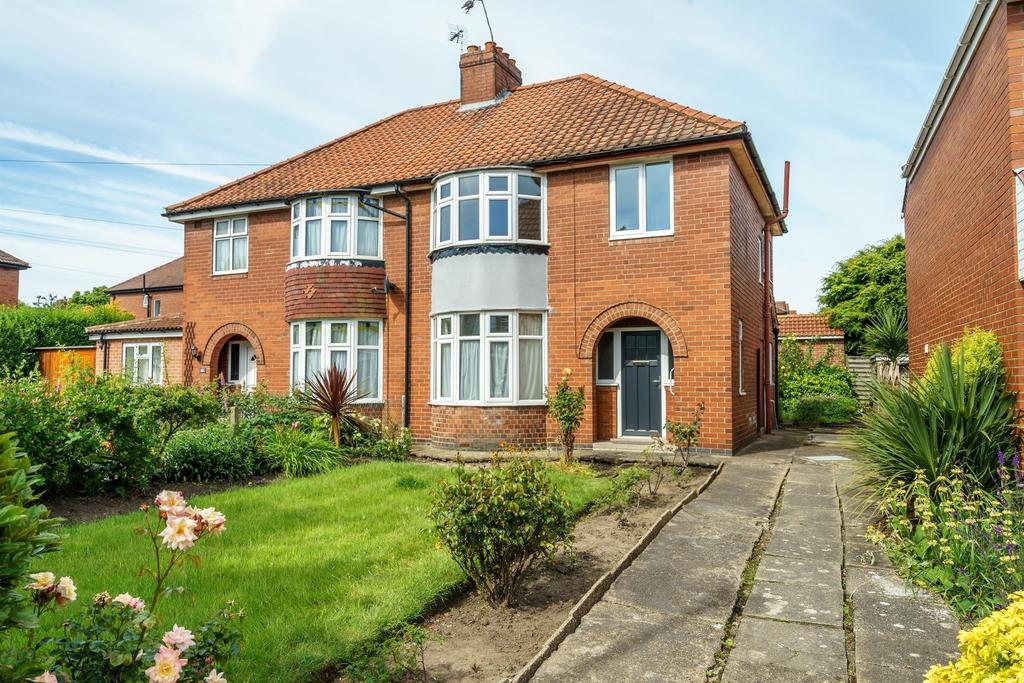 Road, York 3 bed semidetached house £350,000
