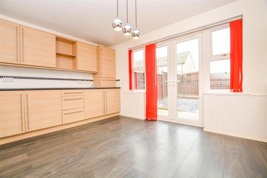 St. James Place, Scunthorpe 4 bed townhouse £170,000