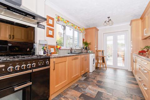 17 Cecil Road, Lancing, BN15 8HN