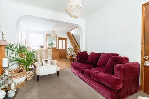 17 Cecil Road, Lancing, BN15 8HN