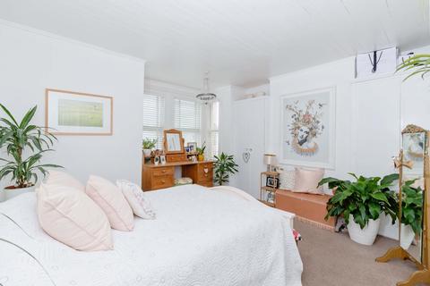 17 Cecil Road, Lancing, BN15 8HN