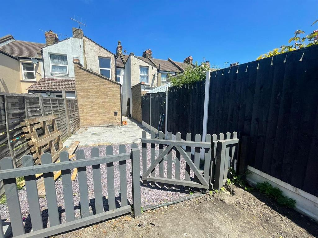 Nelson Road, Northfleet, Gravesend 2 bed house £1,000 pcm (£231 pw)
