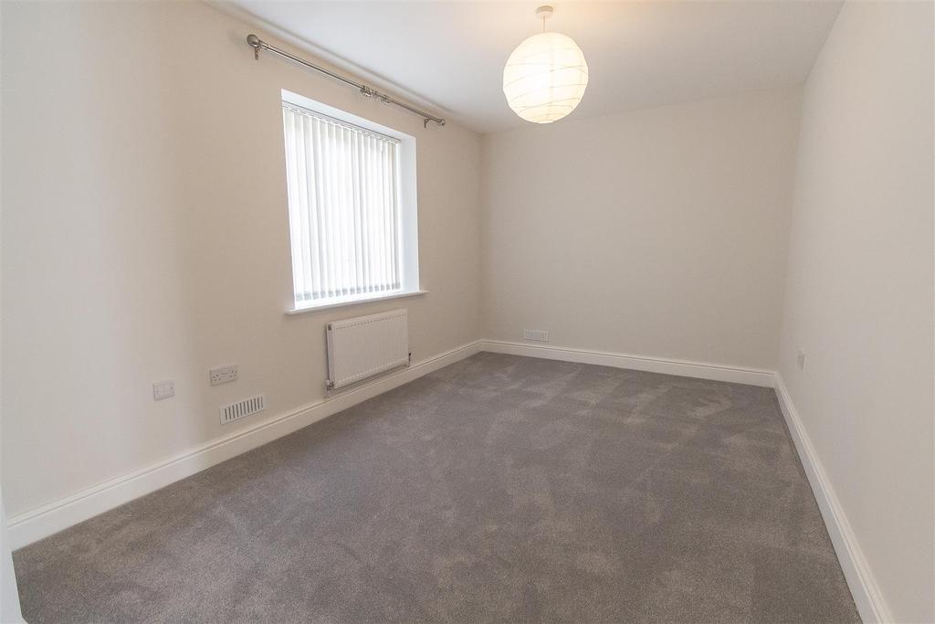 Chapman Way 37 bed2.jpg