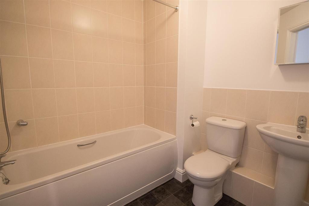 Chapman Way 37 bath.jpg