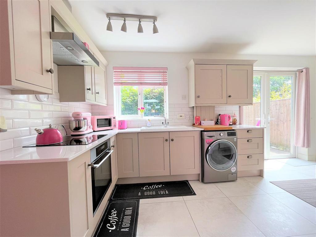 Ardler Road-03-Kitchen1.jpg