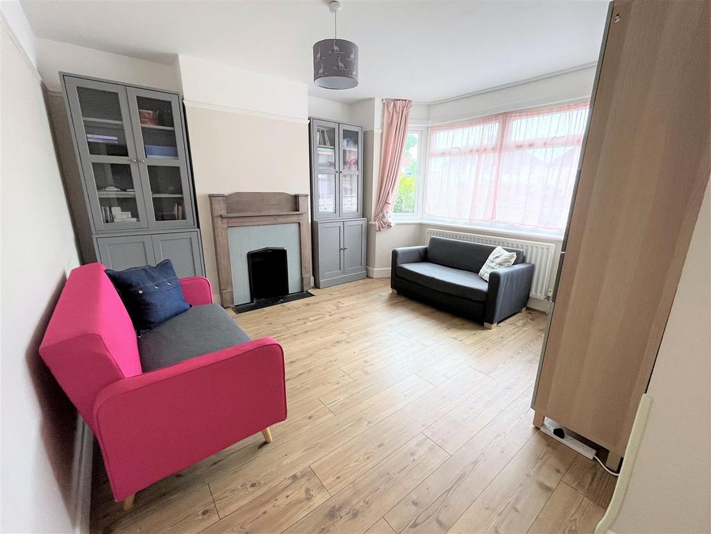 Ardler Road-13-Living Room1.jpg