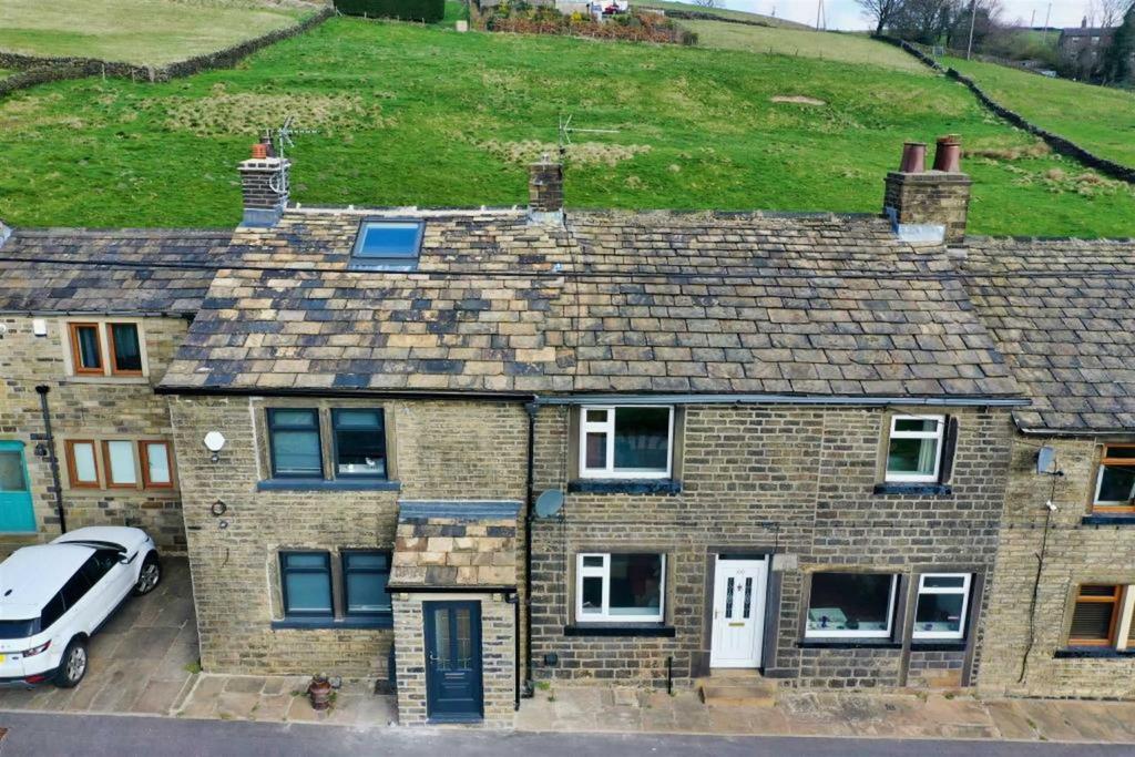 Rochdale Road, Ripponden 3 bed cottage £175,000