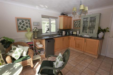 22 Forth An Cos, Ponsanooth, Truro, TR3 7RJ